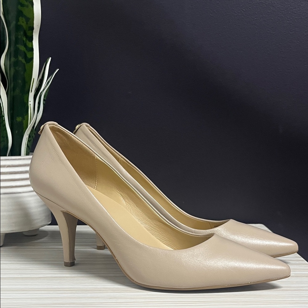 Elegant Beige Michael Kors Women's Heels!! EUC